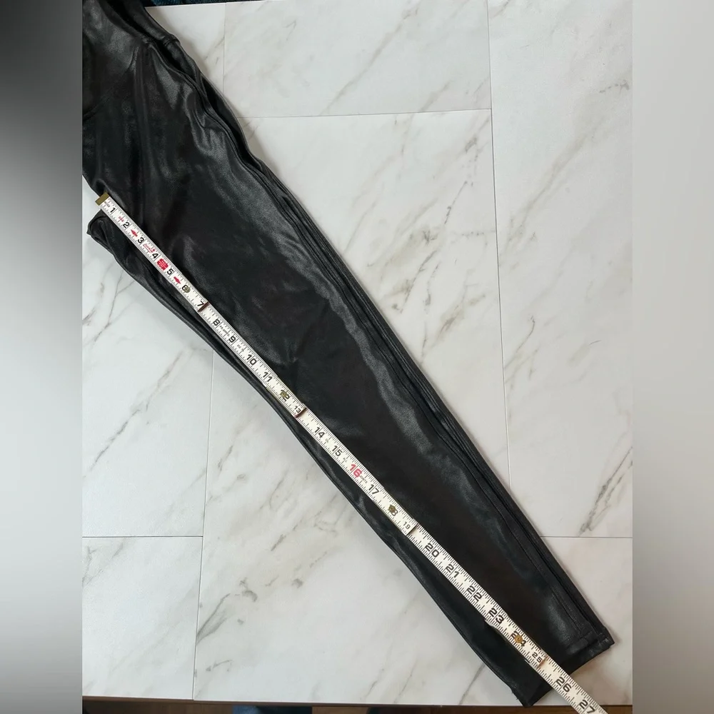 Spanx Black Faux Leather Legging petite medium - Picture 9 of 9